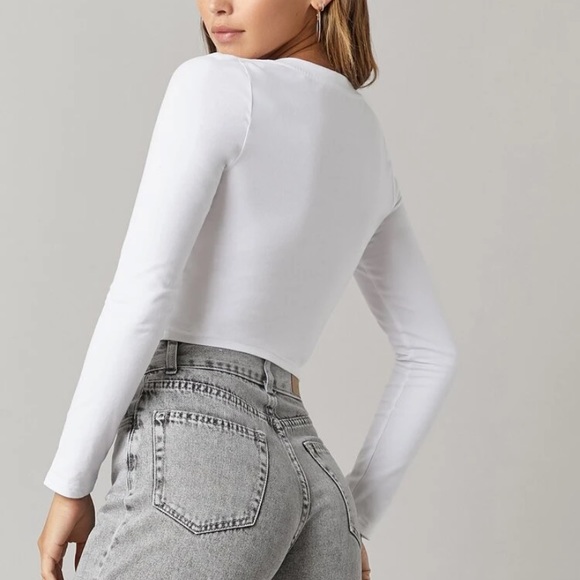 White Long Sleeve V Neck Crop Top - Picture 2 of 6